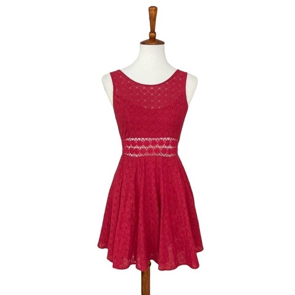 Free People Dresses & Skirts - 🍀FREE PEOPLE Red Daisy Crochet Lace Fit & Flare Sleeveless Dress Women's Size 2
